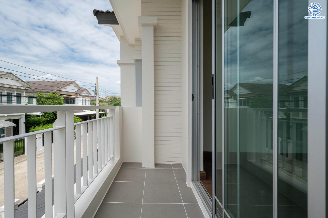 บ้านมือสองตกแต่งใหม่ แบรนด์สุดหรู L&H โครงการ มัณฑนา แจ้งวัฒนะ-ราชพฤกษ์ เนื้อที่ 57.9 ตร.ว. ฟังก์ชัน 3 ห้องนอน 3 ห้องน้ำ จอดรถได้ 2 คัน ทำเลเดินทางเข้า-ออกเมืองสะดวก เชื่อมต่อถนนชัยพฤกษ์แจ้งวัฒนะ ถนนราชพฤกษ์ ใกล้รถไฟฟ้าสายสีชมพู "สถานีปากเกร็ด" ใกล้ "โรบินสันไลฟ์สไตล์"